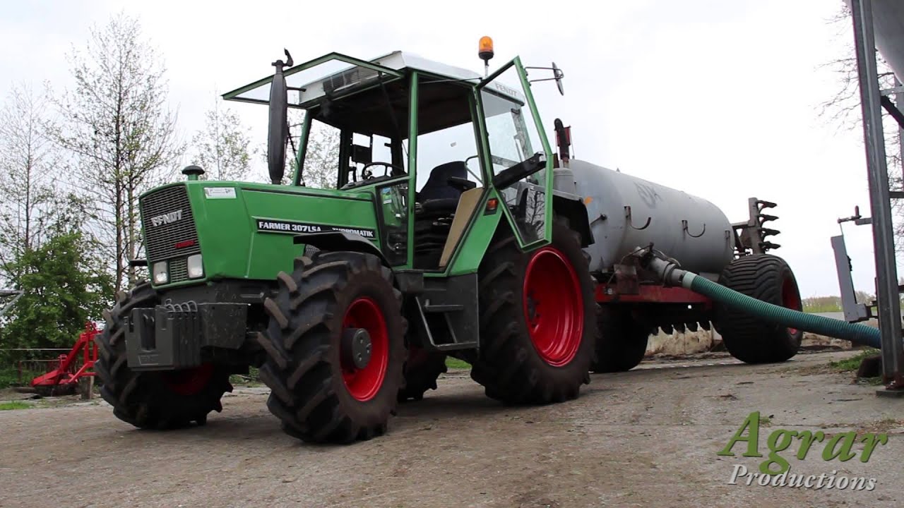 Fendt Farmer 307LSA Turbomatik driving slurry
