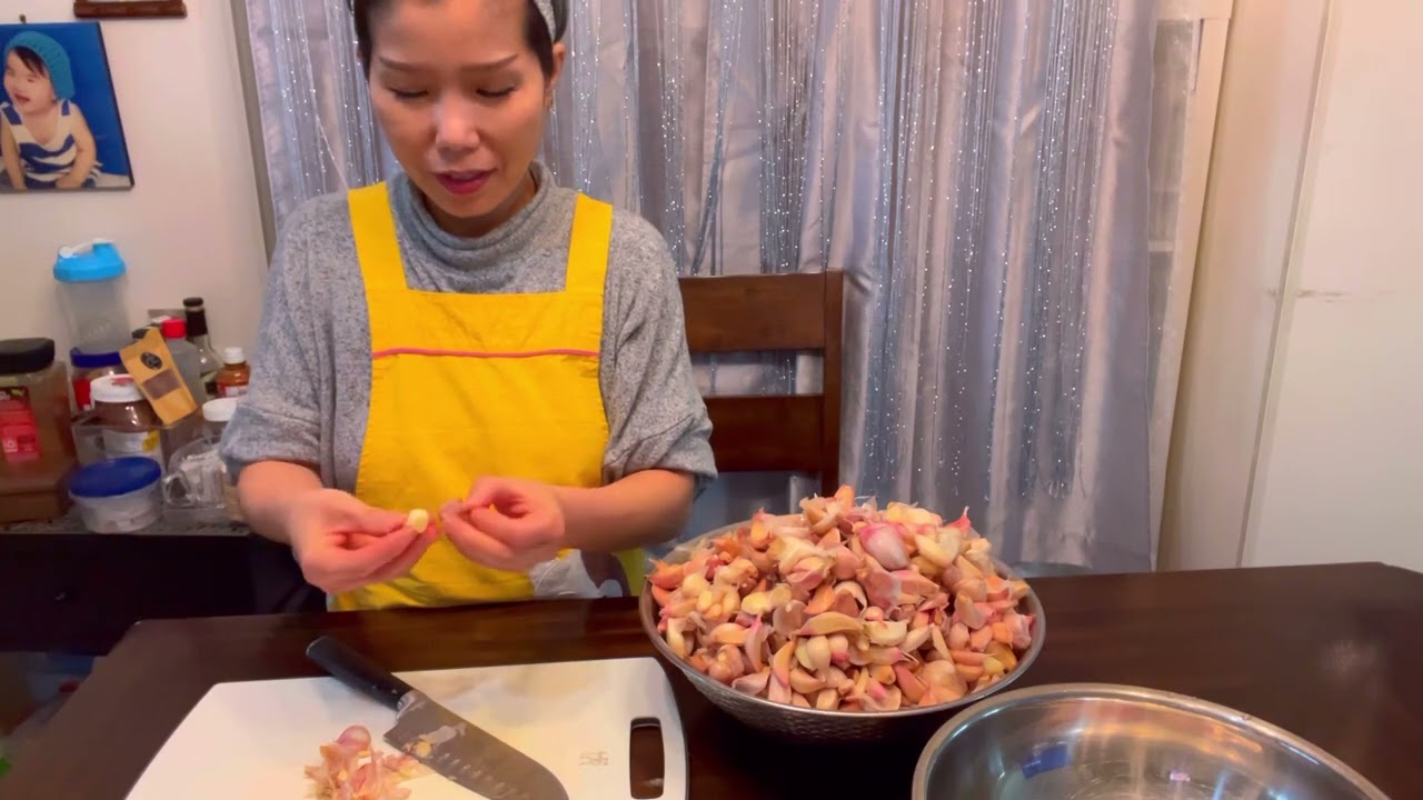 Cuisinart Core  13-Cup Food Processor Review(Chopping Garlic)
