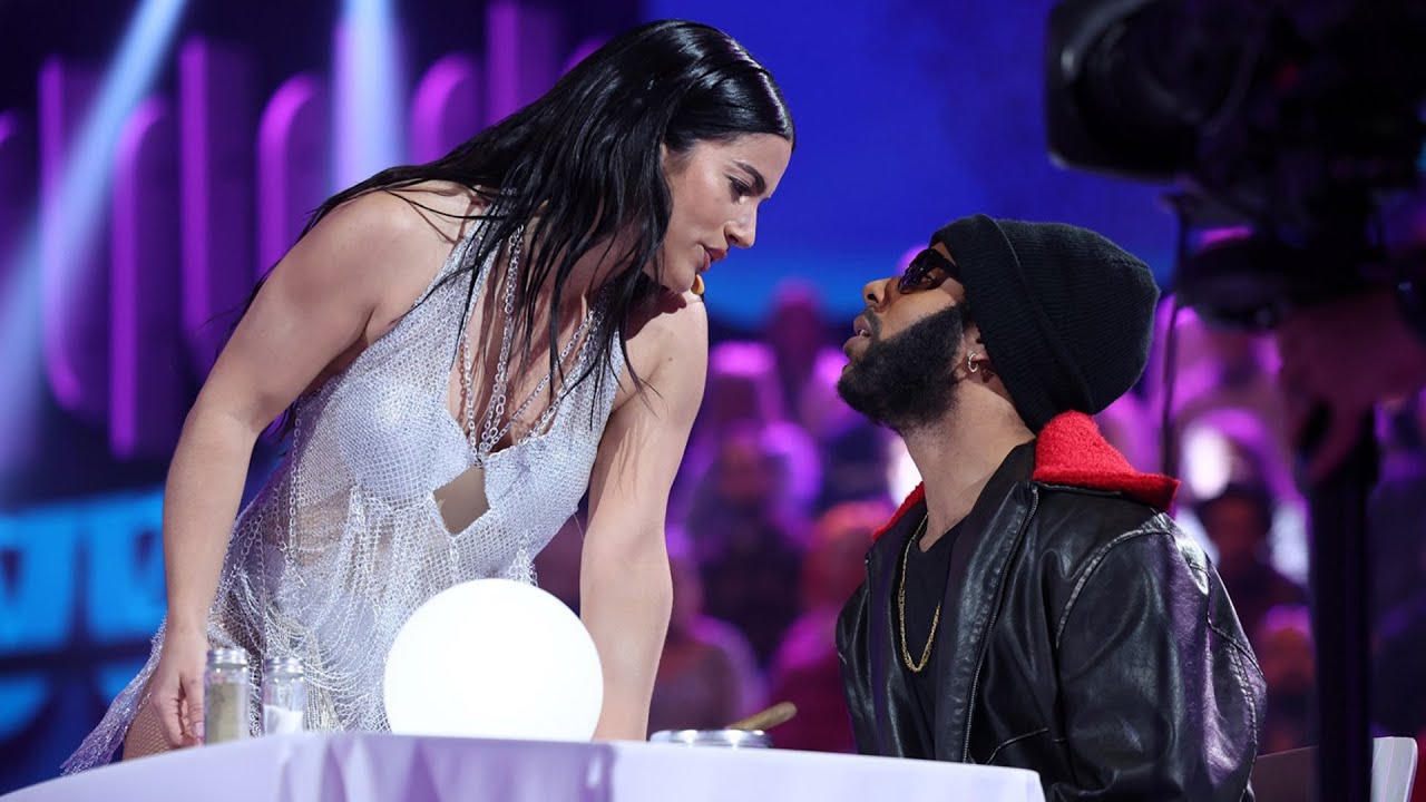 Julia Medina y Crisb imitan a Rosalía & The Weeknd en 