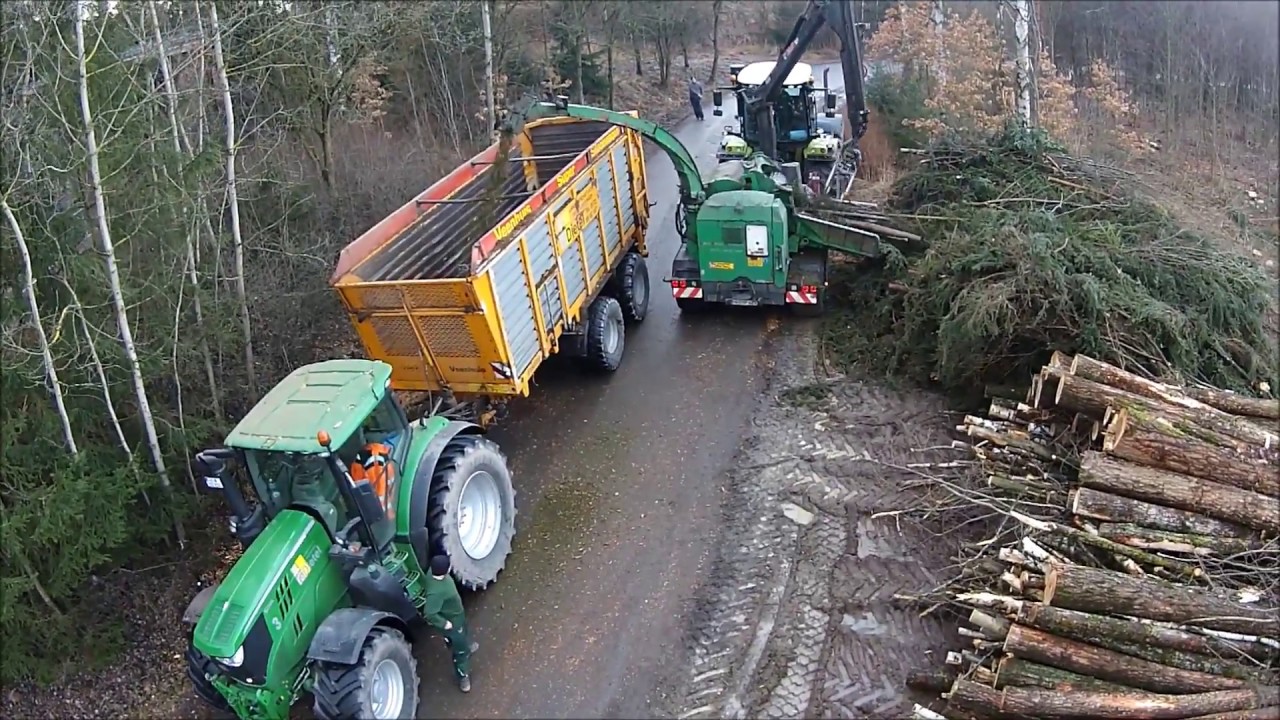 Holz Prell Gundlitz im Einsatz mit seinem Claas Xerion 3800