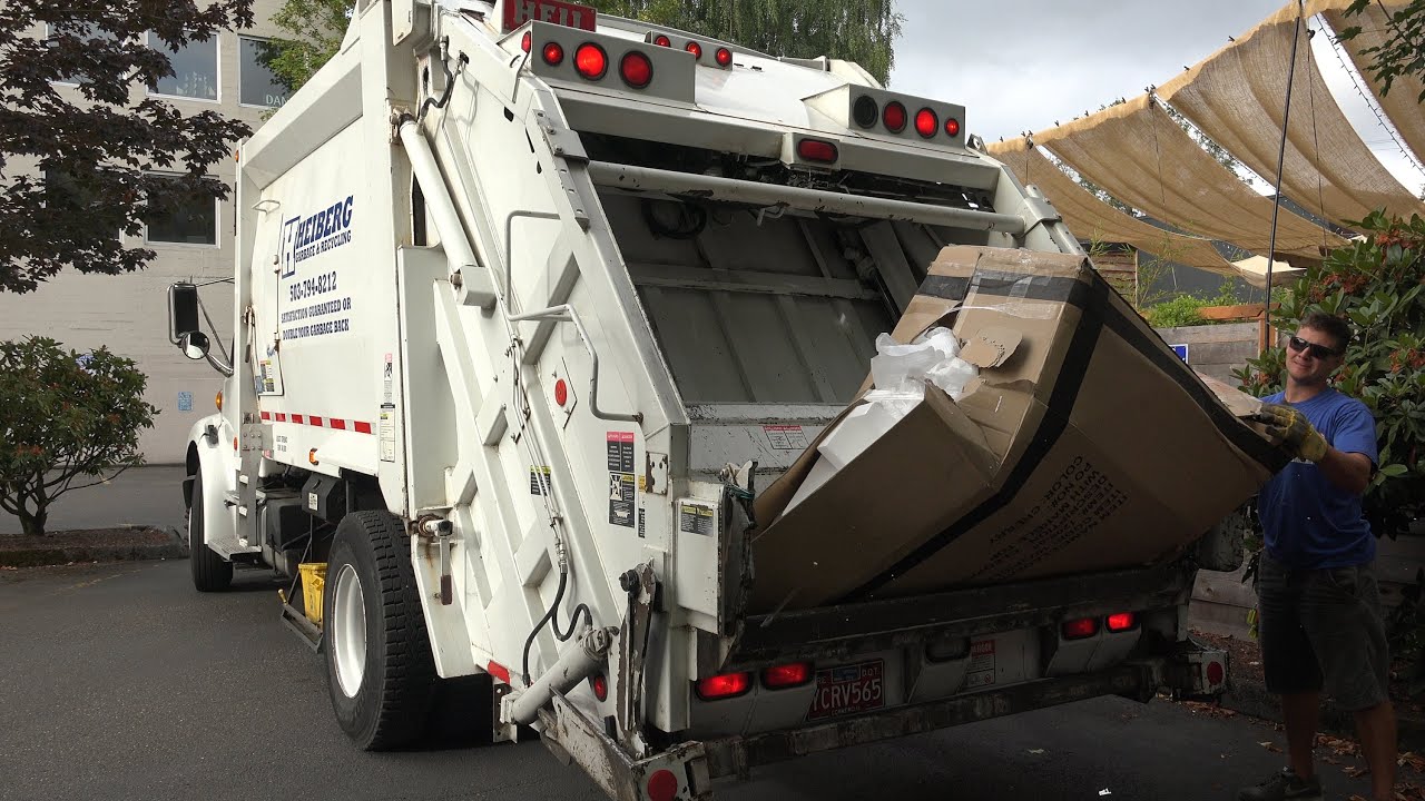 Heil PT 1000 Rear Loader: Heiberg Garbage & Recycling