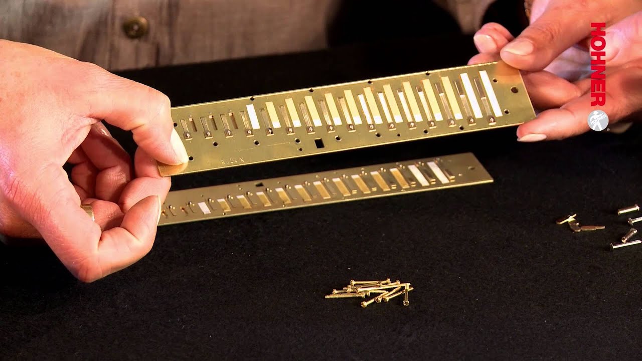 HOHNER Service Workshops:C03 - Exchanging Reed Plates
