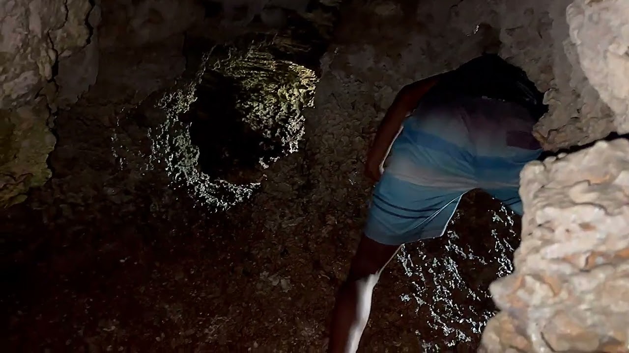 Exploring@Watamu baracuda cave