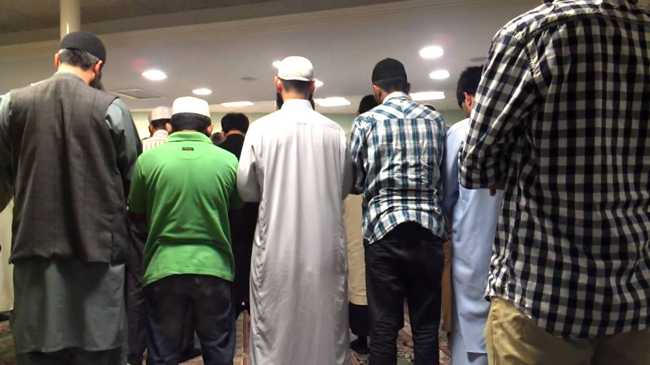 Young boy leads and Imitates Mishary Al Afasi