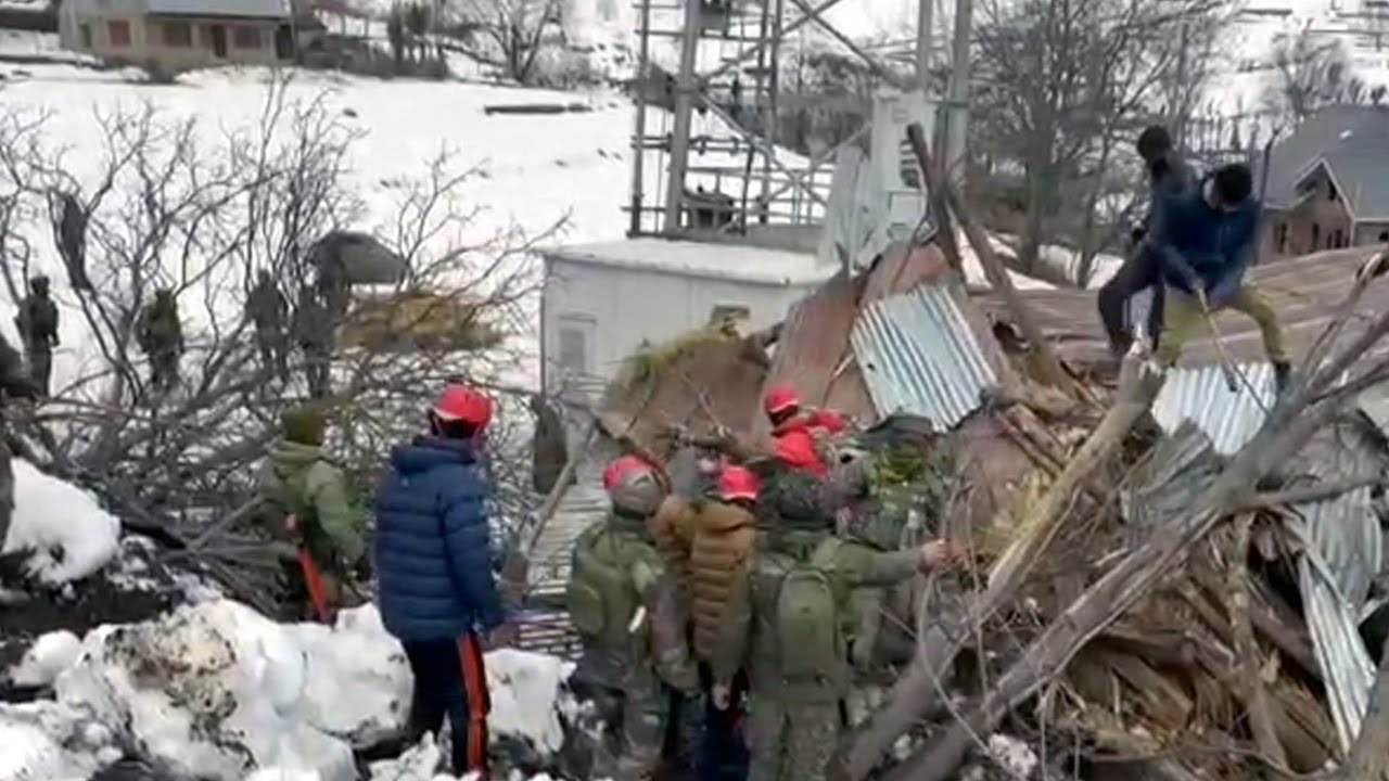 Avalanche Hits Sonamarg, Army Comes To Aid Of Locals