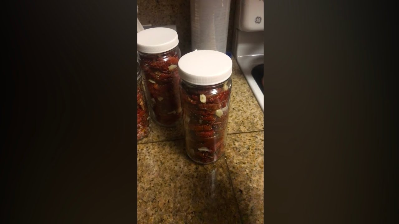  A delicacy. Sun-dried tomatoes.   Изысканное лакомство. Вяленые помидоры.