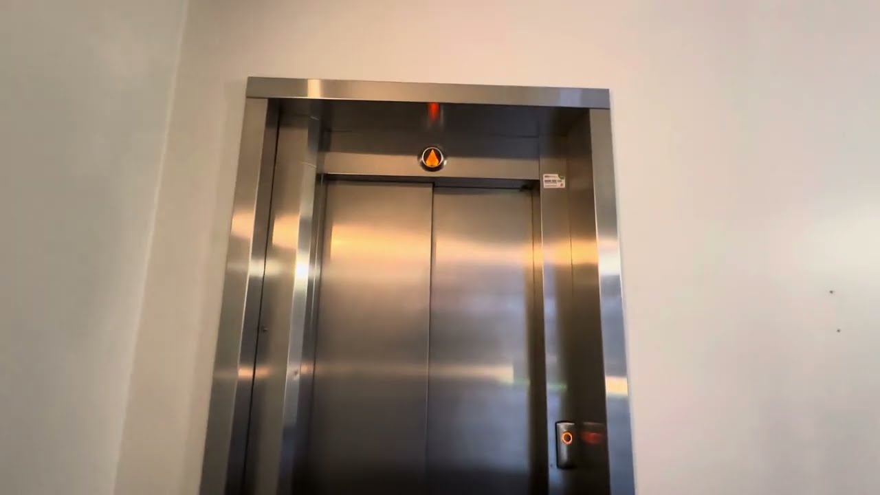 2005 KONE KSS 470 MonoSpace MRL traction elevator @ Urho Kekkosen katu 5B, Kamppi, Helsinki, Finland