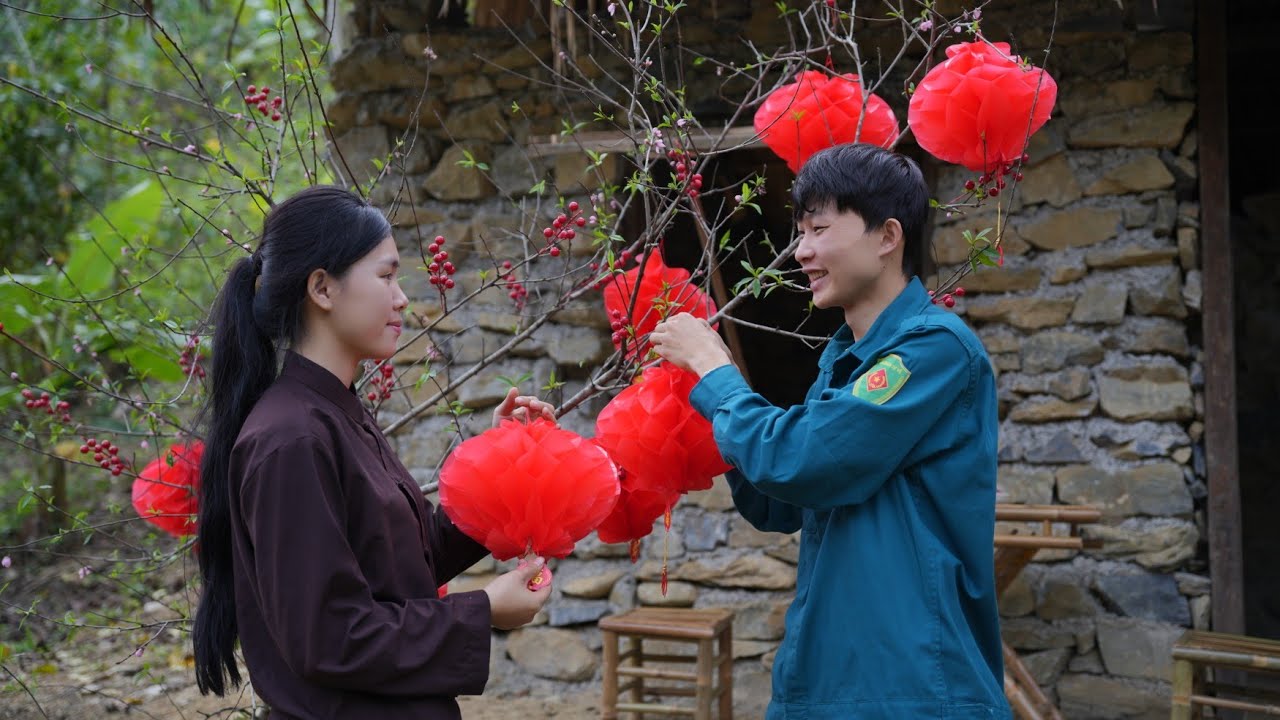 The single mother was surprised when Dung wanted to celebrate Tet (Lunar New Year) with her.