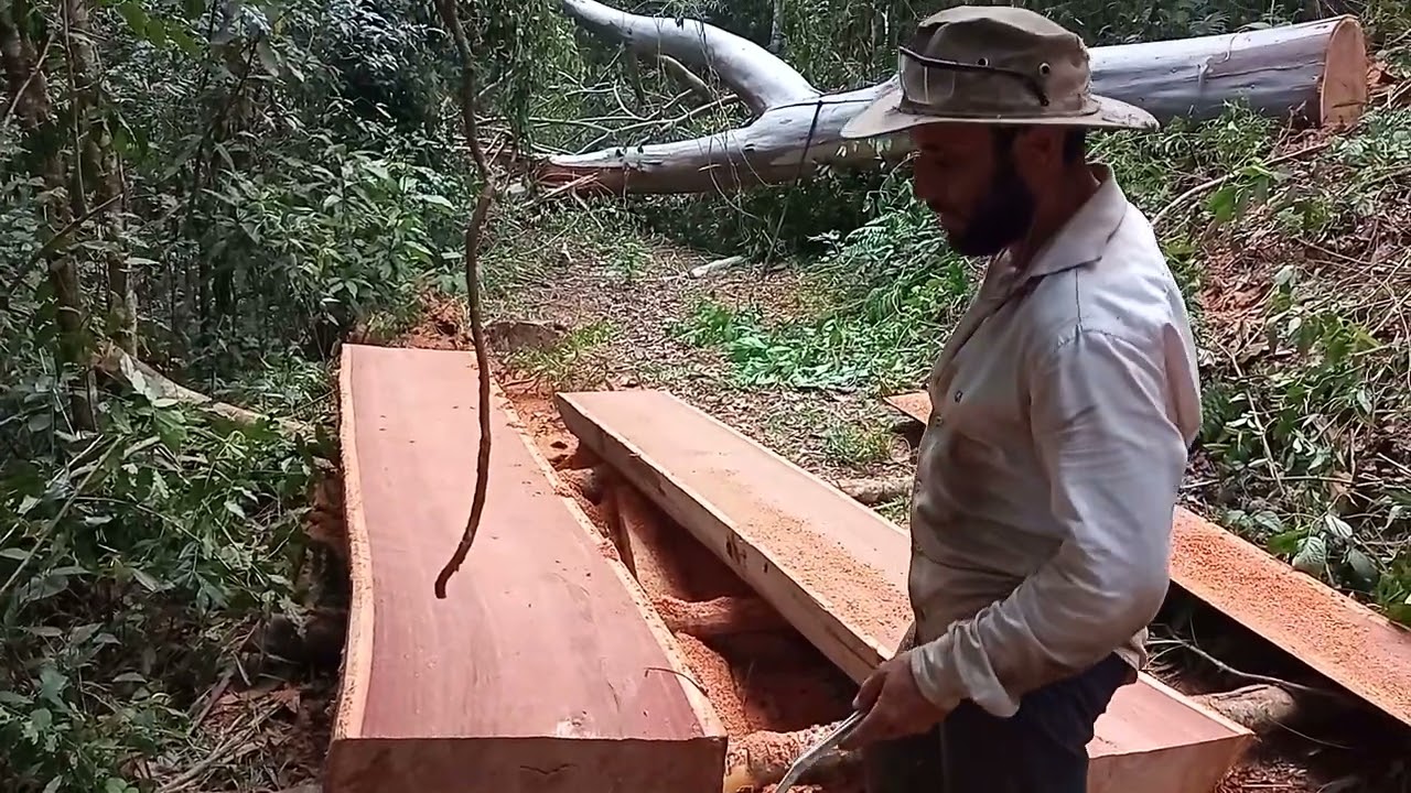 Serrando os palanques para curral.