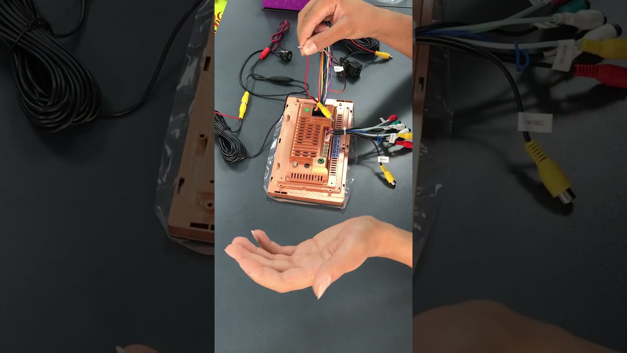 آموزش نصب دوربین دنده عقب      https://www.instagram.com/ario.car?igsh=MWN0NnloeDR2cTN6Mg==