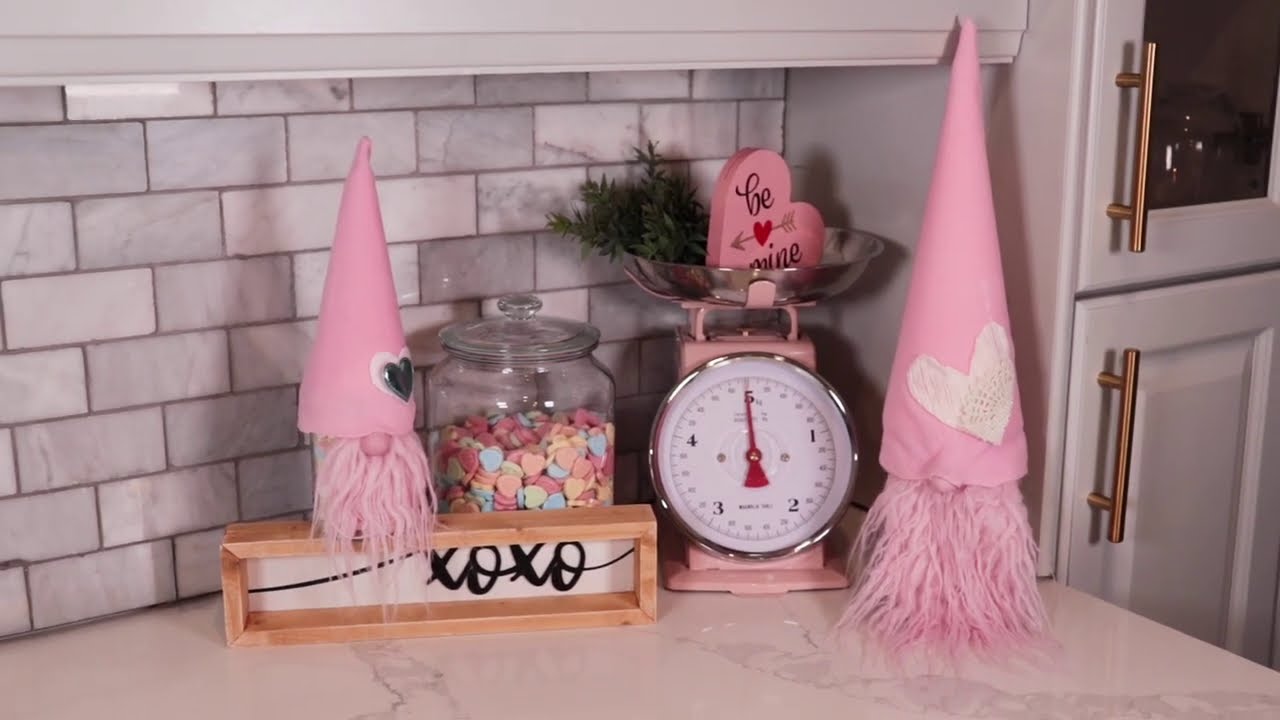 How to Make a 💗Valentine's Gnome Craft💗 in Under 5 Minutes