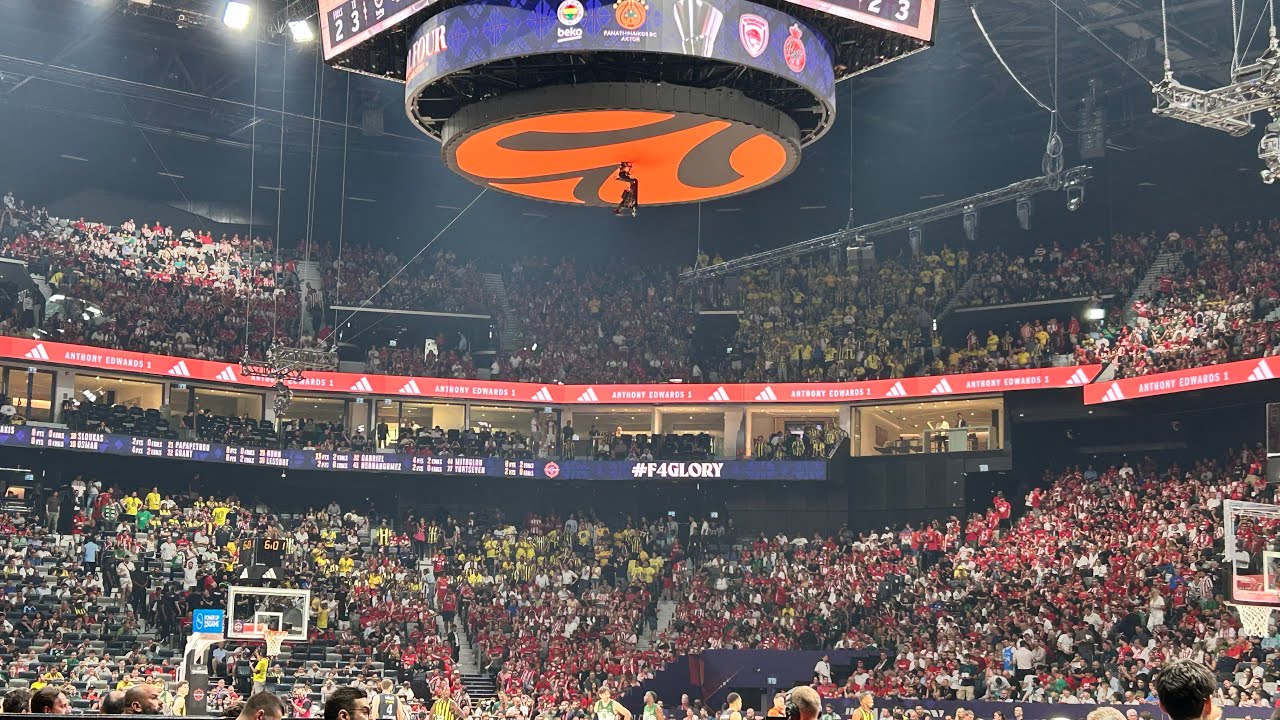 &Kappa;ό&kappa;&kappa;&iota;&nu;&eta; &pi;&alpha;&rho;ά&nu;&omicron;&iota;&alpha; &sigma;&tau;&eta;&nu; Etihad Arena 🔴⚪️ #gate7 #olympiacosbc #euroleague