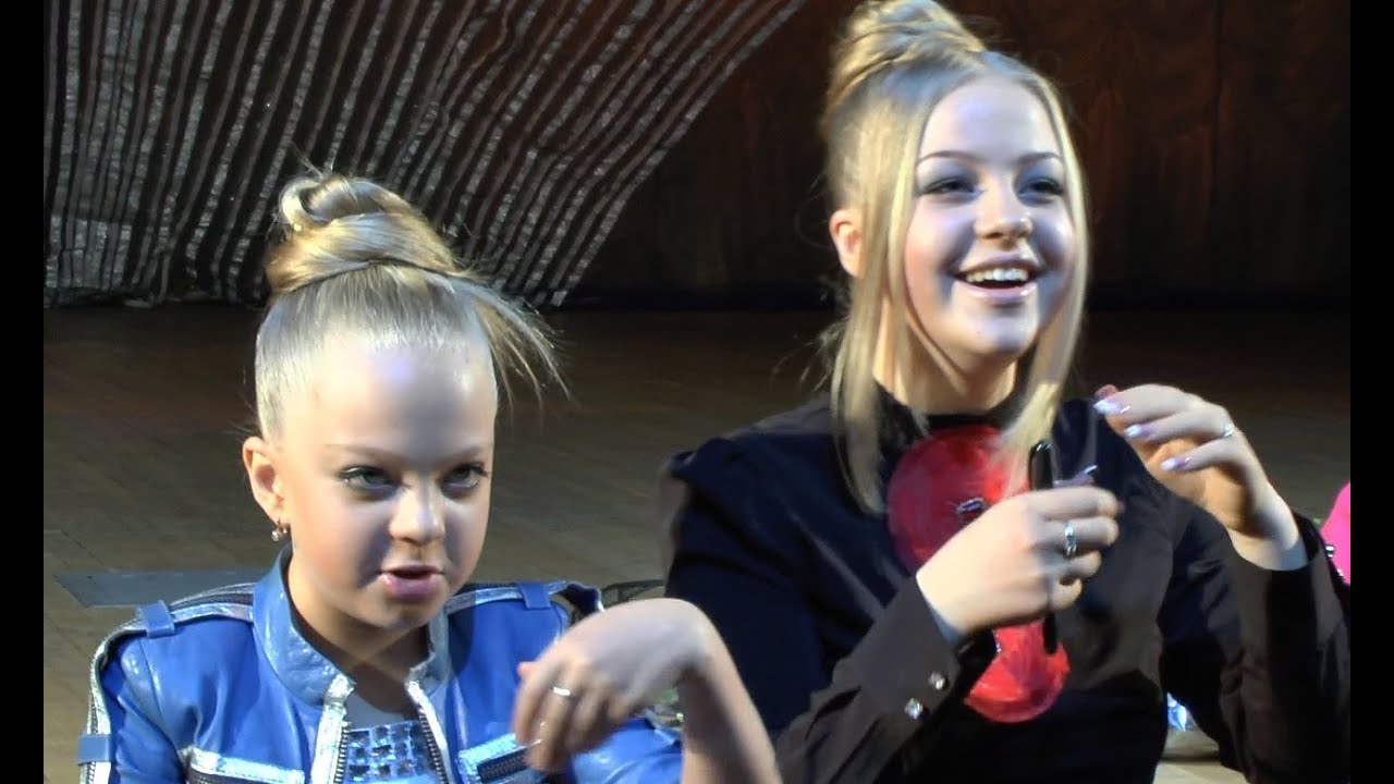 Anastasia Petryk (11 years), Victoria Petryk (16 years), recital