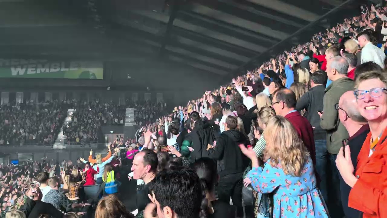 MIKA Spinning Out London OVO - Big Girl You're Beautiful