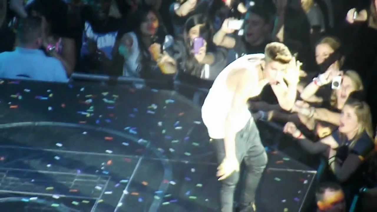 Justin bieber faints on stage. London 02 arena 07/03/13
