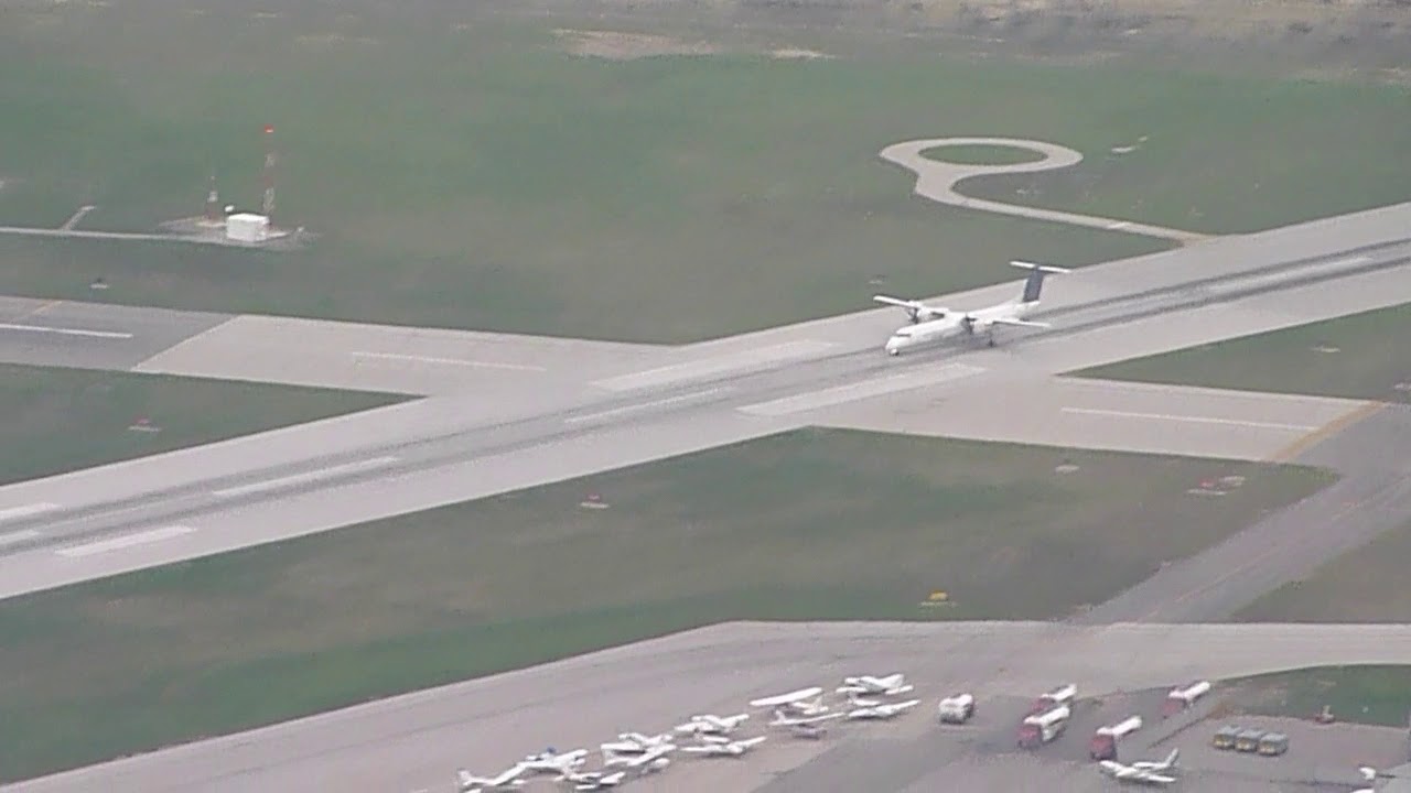 Bombardier Dash 8-Q400 landing at Toronto City Airport (YTZ)