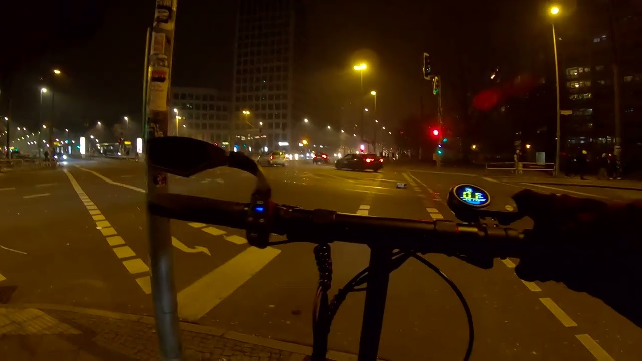 Silvester 2025 - Berlin | E-Scooter | JOYOR Y8-S