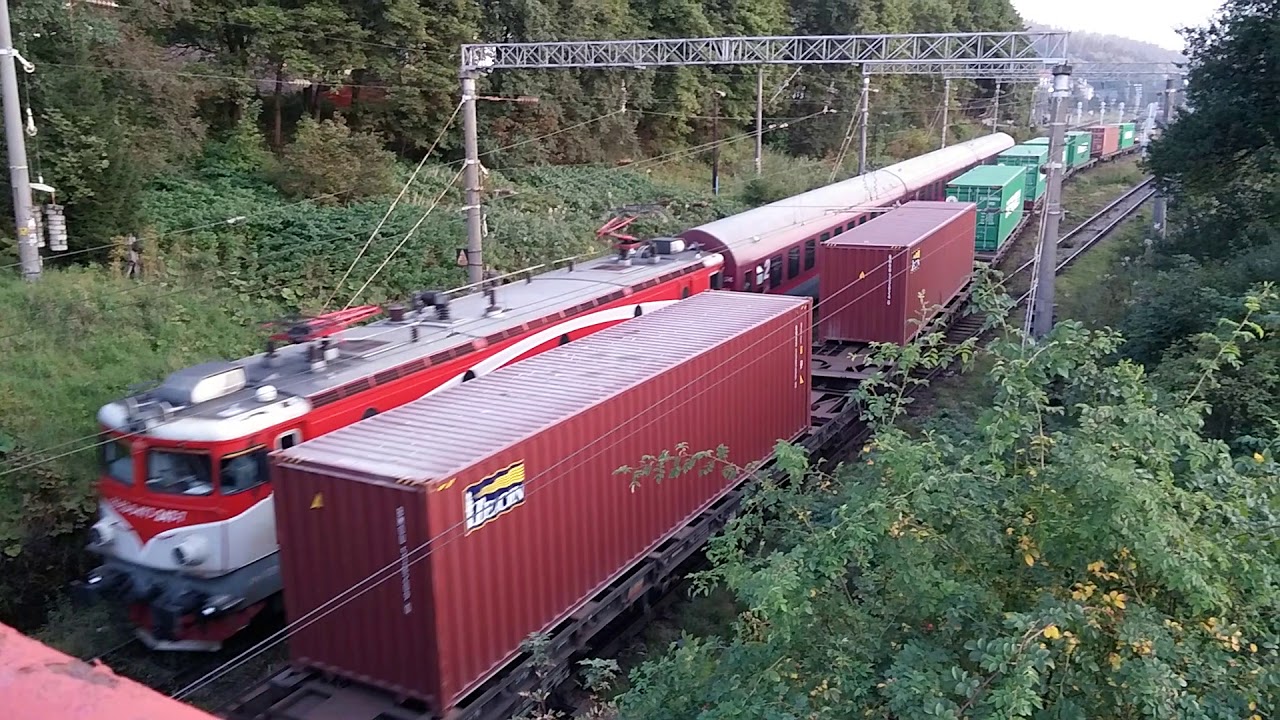 Tren de marfa vs Tren Interregio in Predeal || Freight Train vs Interregio Train in Predeal