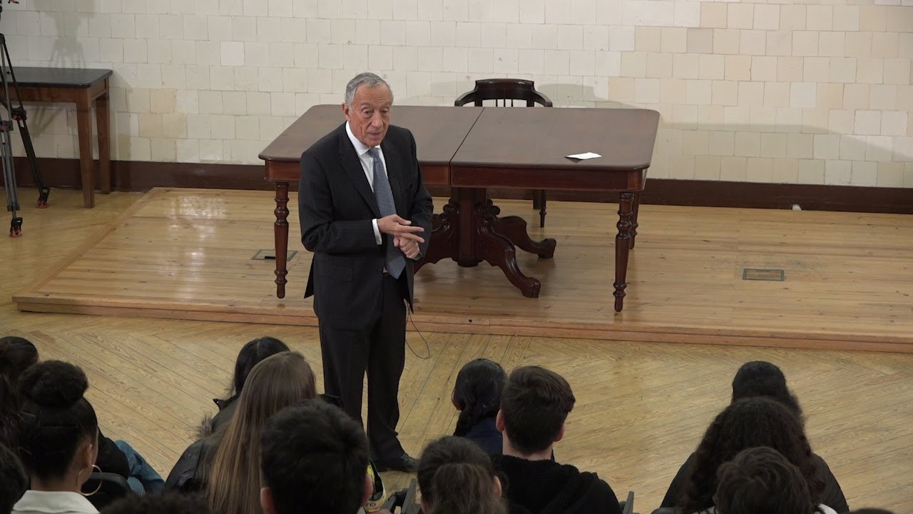Visita e aula-debate com alunos do Ensino Secundário na Escola Básica e Secundária Passos Manuel