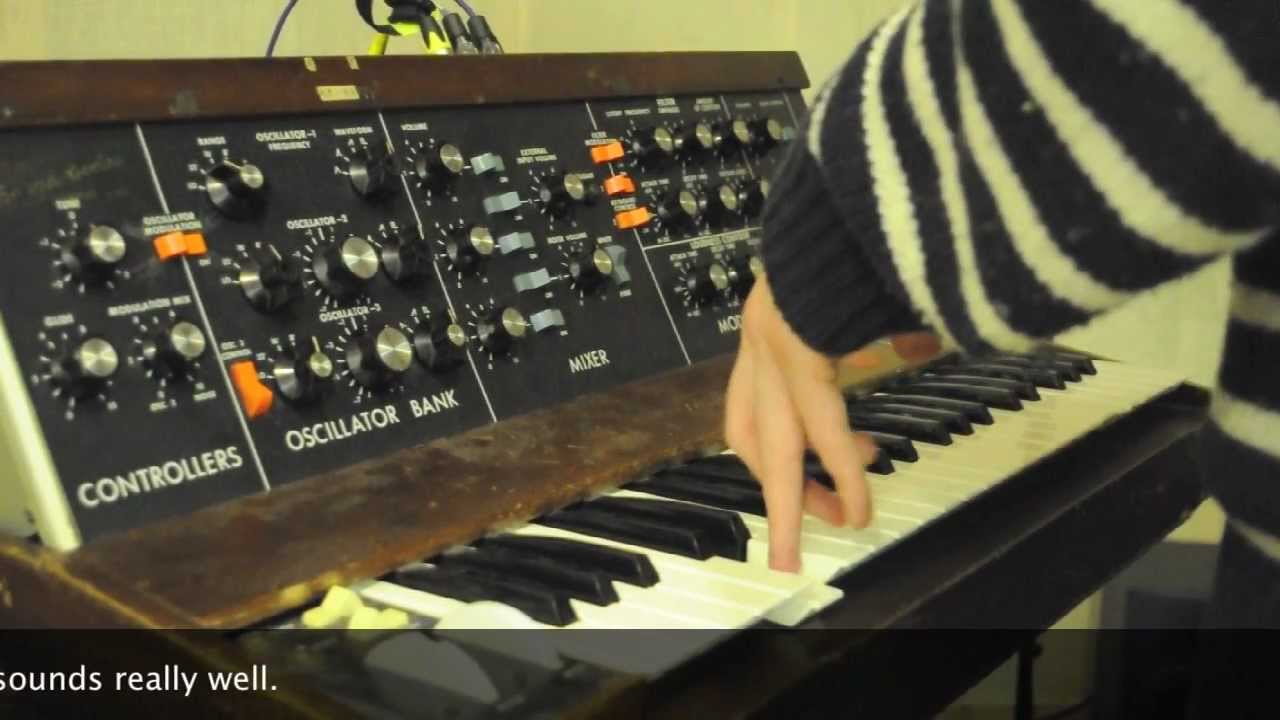 Minimoog Model D vs Moog Voyager Comparison