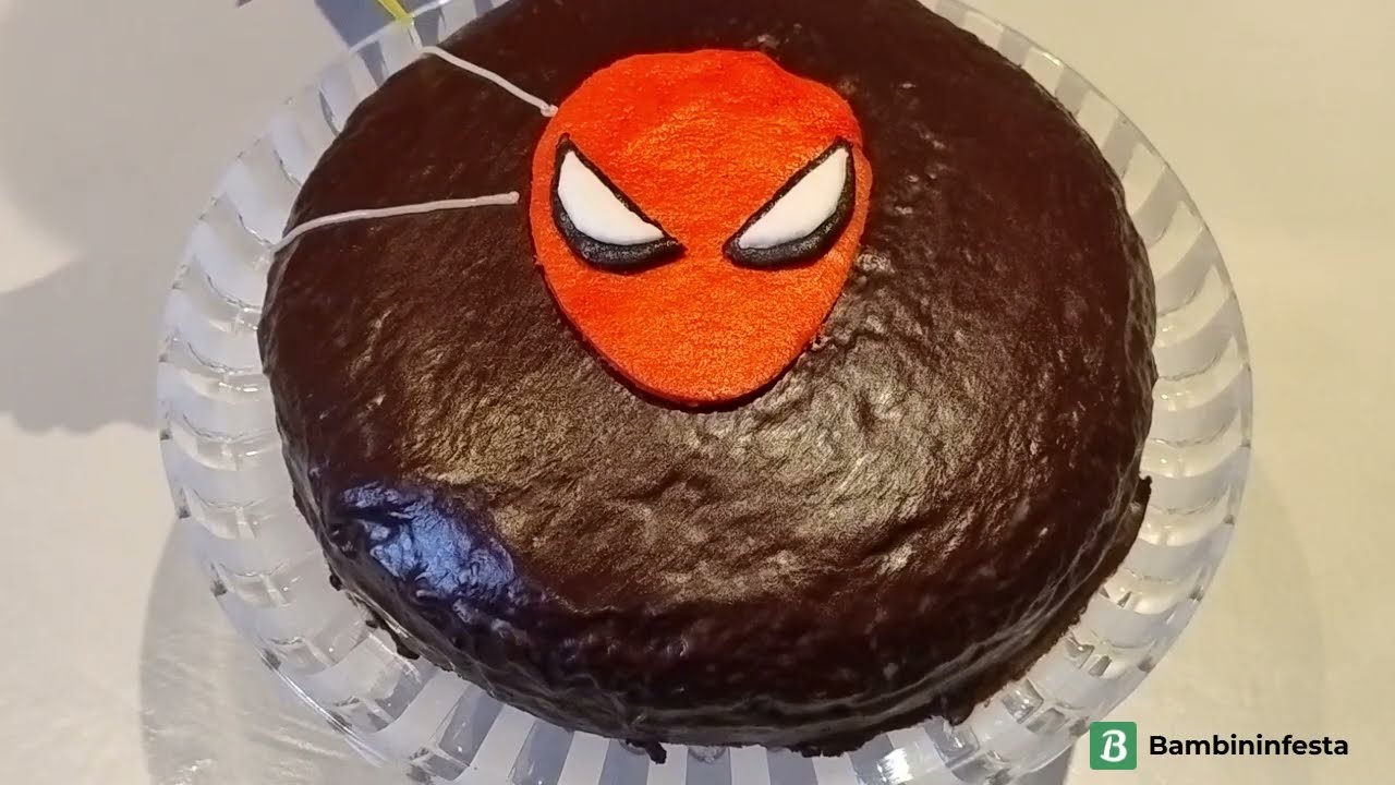 Torta di Spiderman con pasta di zucchero