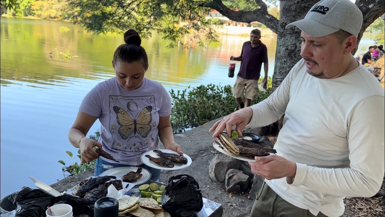Disfrutando con Pescado Frito de la Laguna, Después fuimos a un Paseo en Lancha 