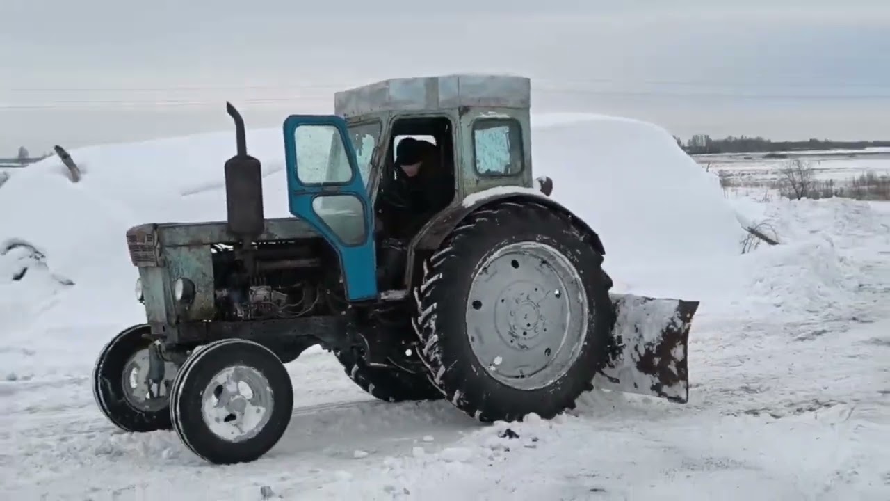 Лтз т-40 толкает снег без передка  🥶🍓🍓🍓👍