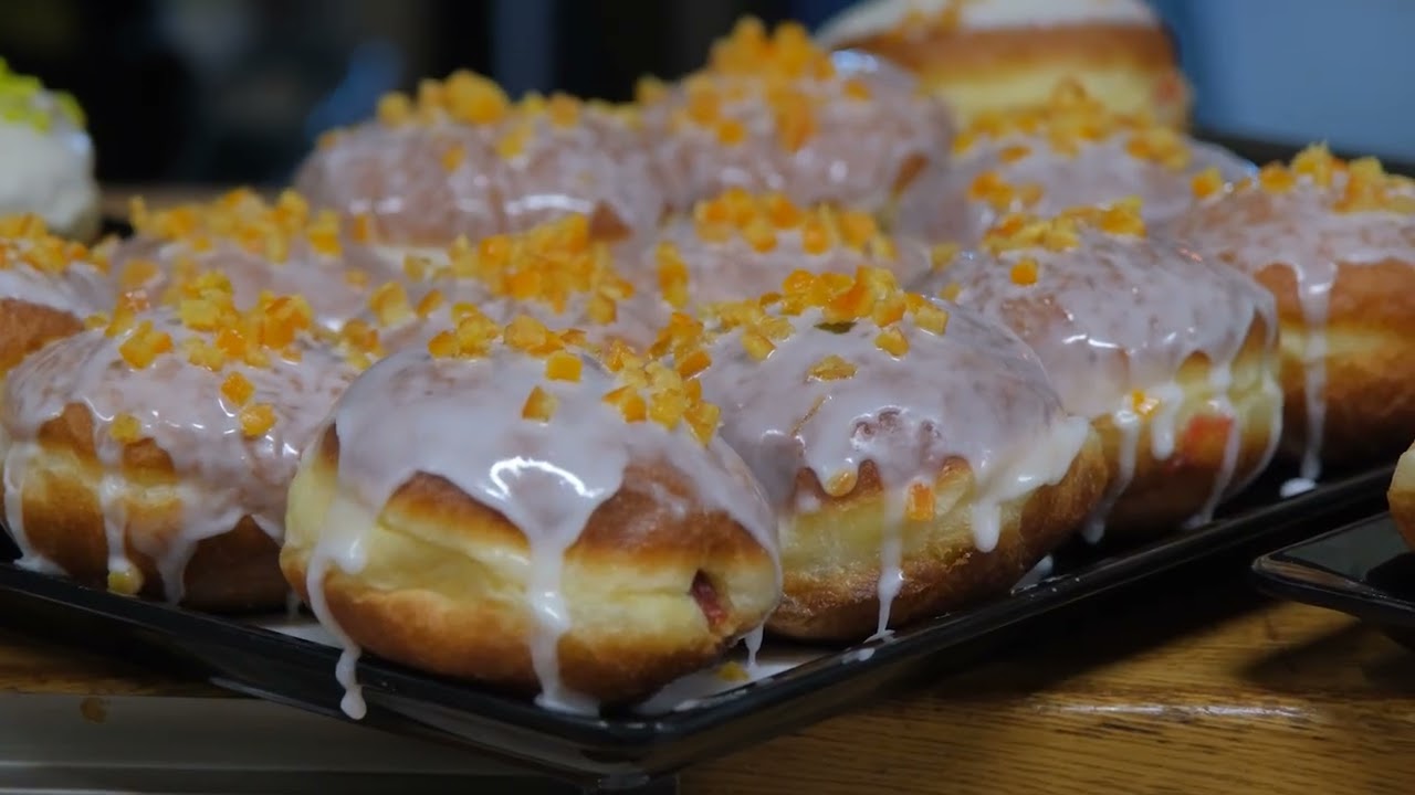 Tłusty Czwartek od kuchni. Jak powstają pączki?