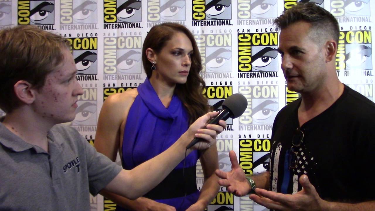 Colony - Adrian Pasdar/Amanda Righetti - Exclusive SpoilerTV Comic Con 2016 Interview