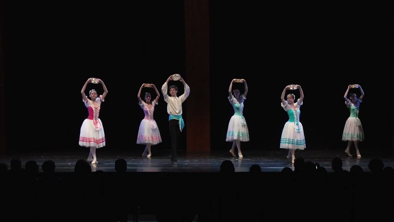 Tarantella Napoletana. Scuola di danza classica Erna Bonk.