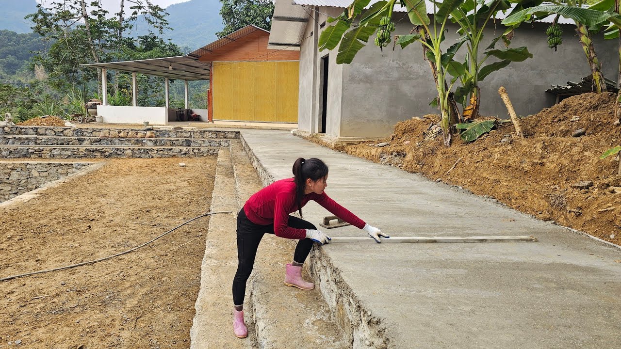 Girl pouring concrete for stairs ; Ban Thi Diet