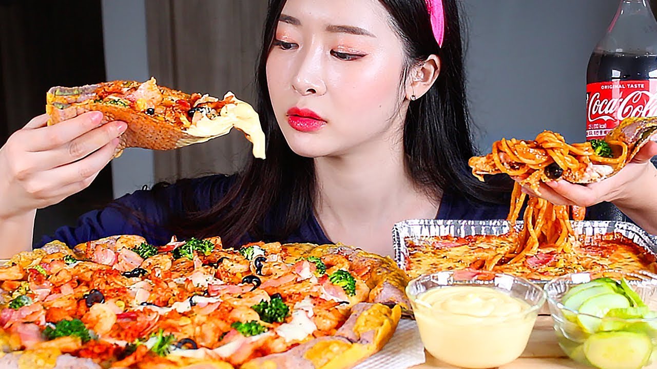Куриная пицца с креветками Спагетти ASMR Mukbang Eating Show