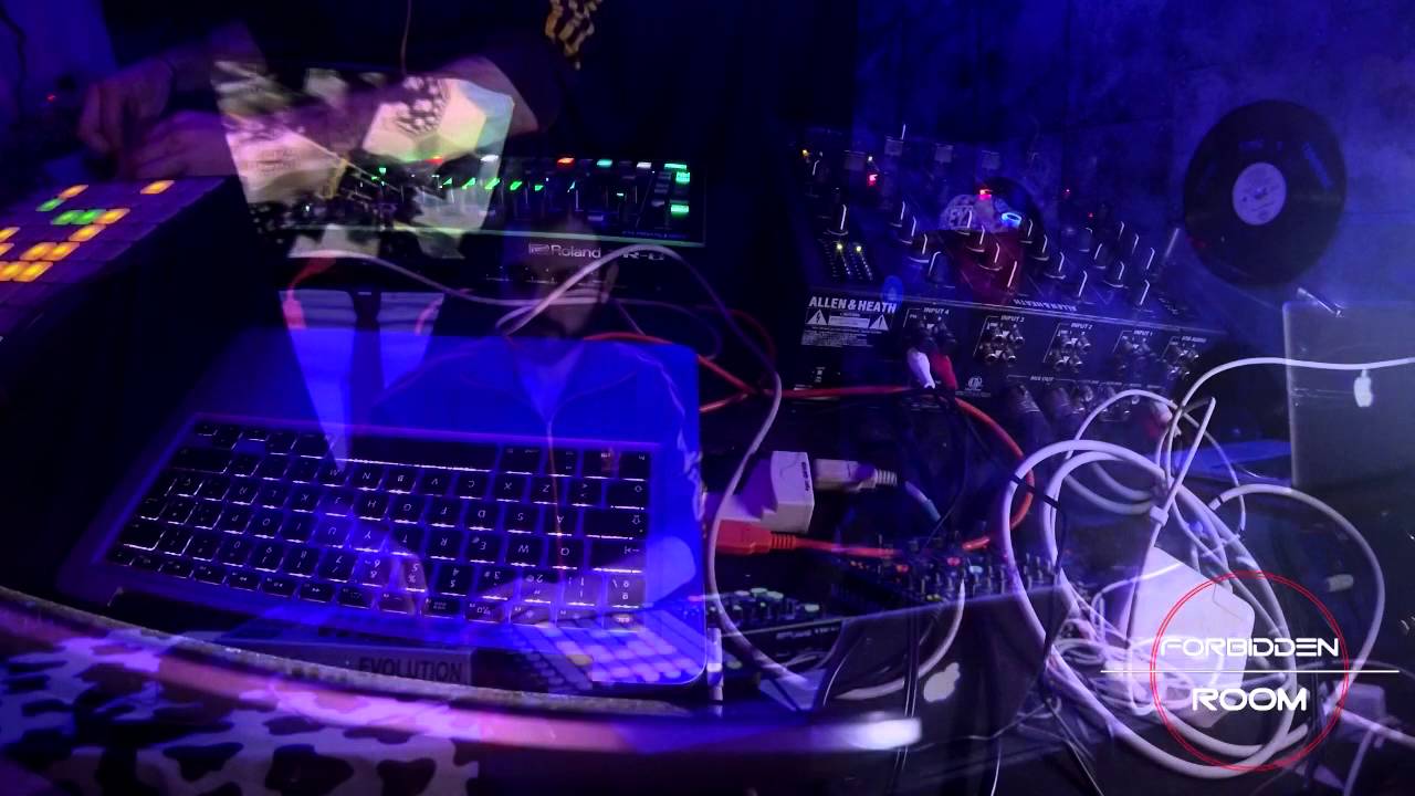 Forbidden Room - BiLY Live! (Techno)