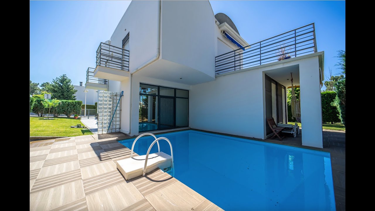Belíssima Moradia T5 no Condomínio Privado Palmela Village