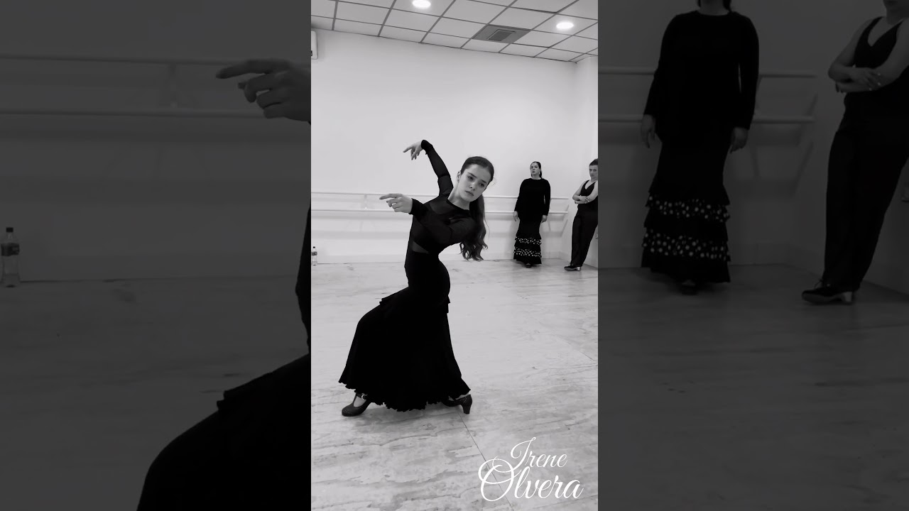 Irene Olvera bailando en clase