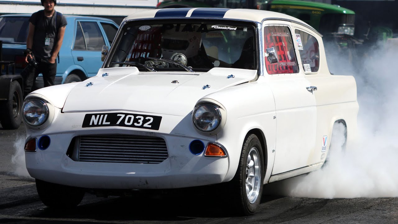 Classic Fords at Retro Show 2016