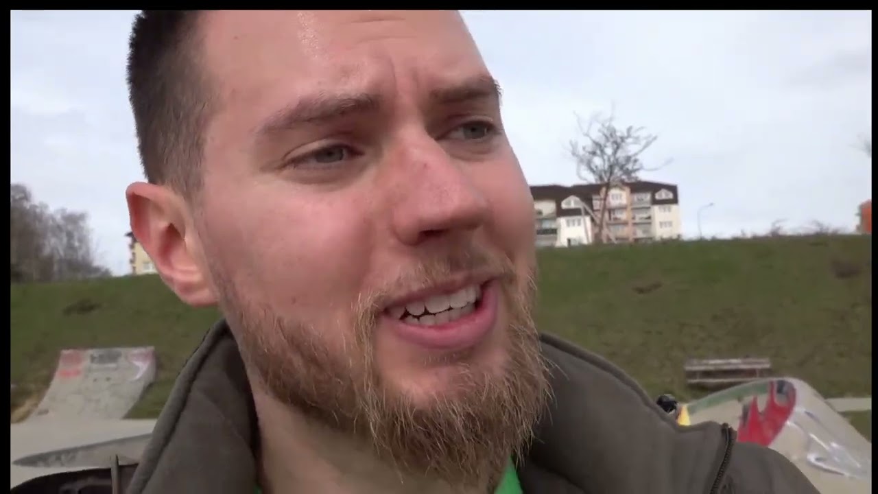 Buzzi schaut Jonny Hand: Welches FAHRZEUG macht die BESTEN STUNTS im POOL?
