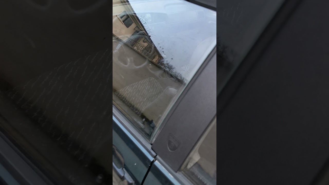 remplacement d une capote et des tissus noir de si&egrave;ge avant qui &eacute;tait pass&eacute;