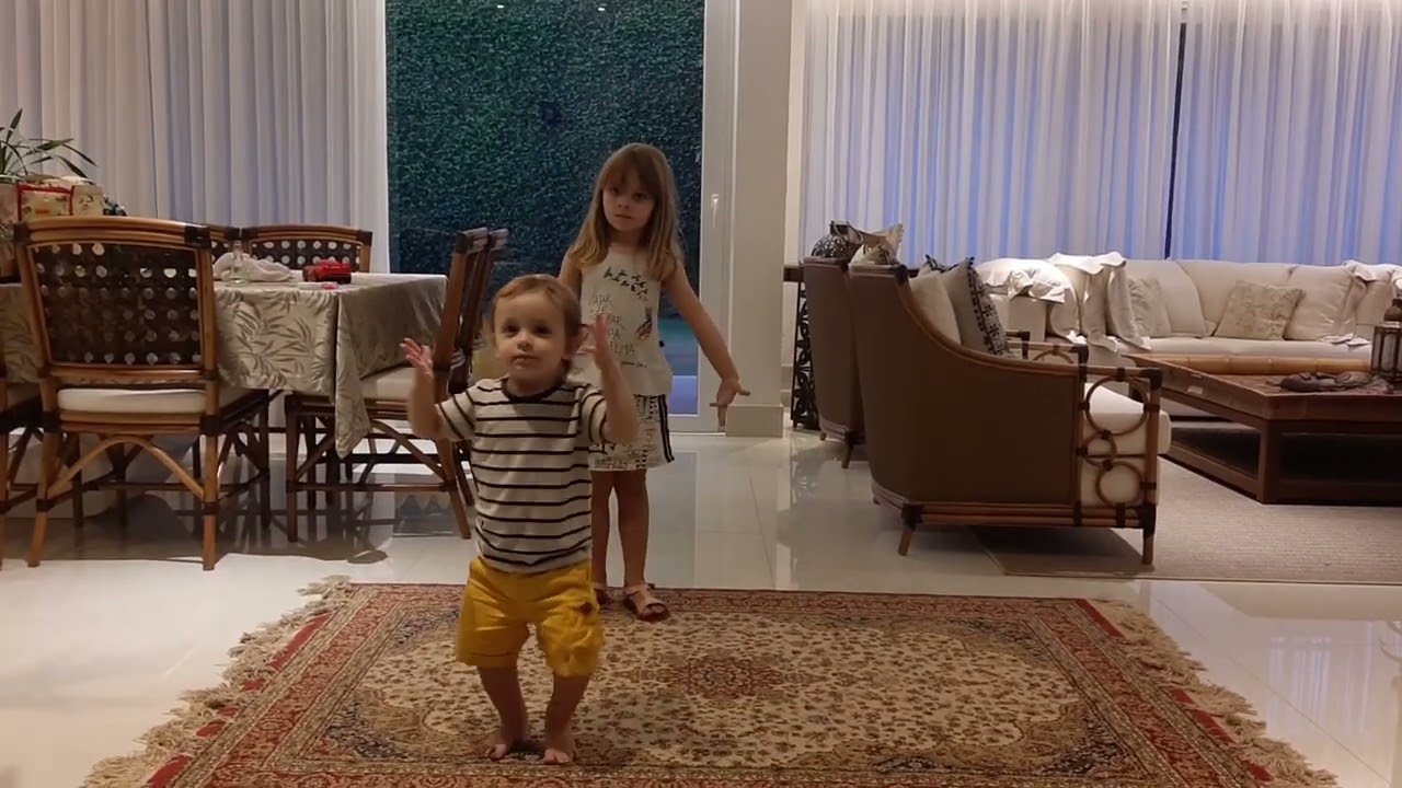 Lanna&Thor - Coreografia - Acorda Tem Comida Boa - @Tiqueque