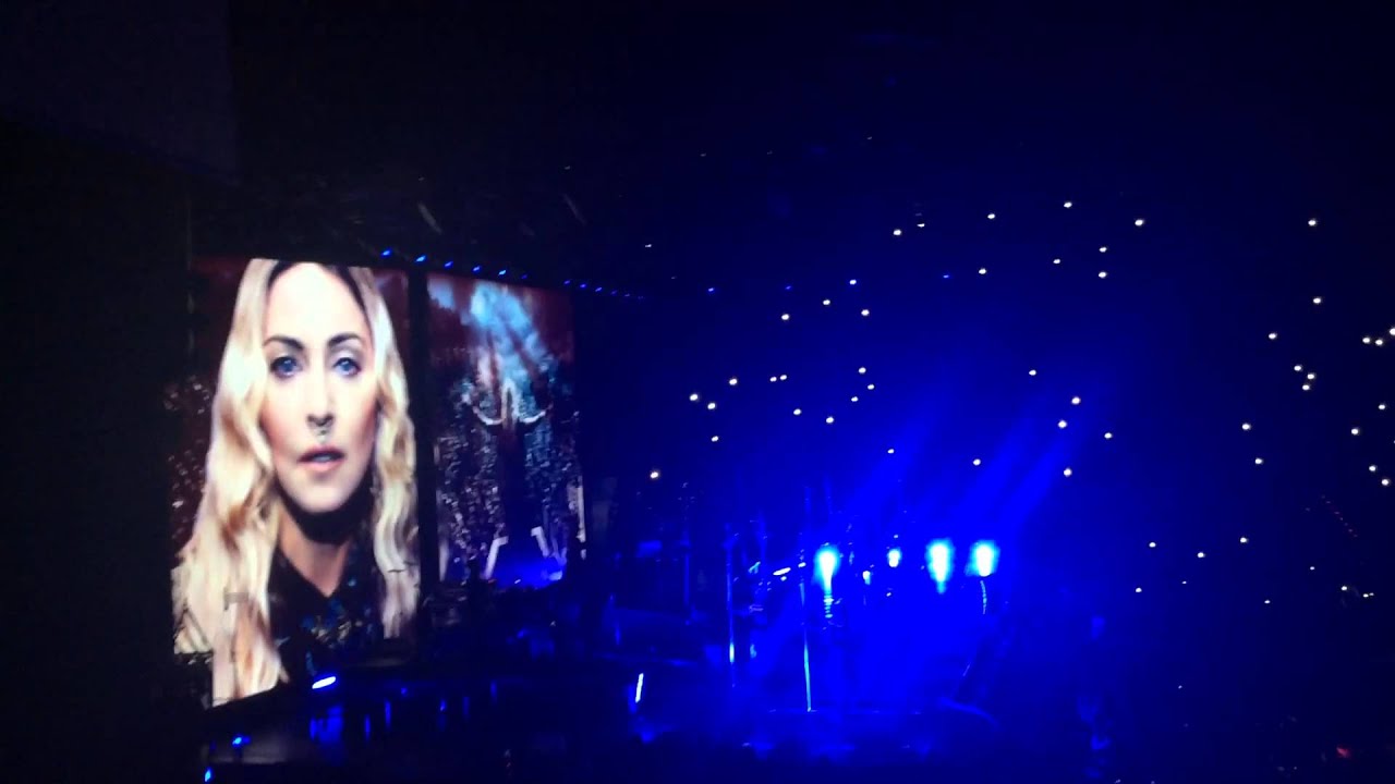 Principio concierto Madonna Barcelona Rebel Heart Tour 24/11/2015
