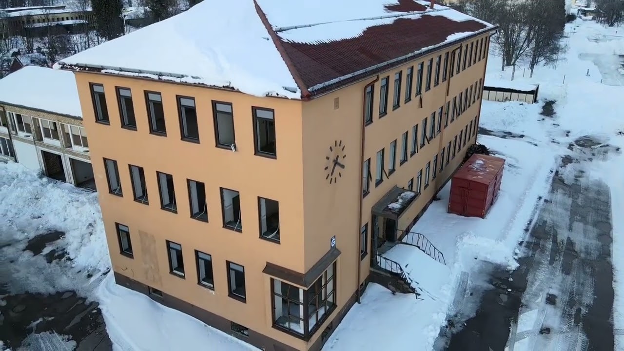 Malmberget V&auml;lkomnaskolan  yrkesskolan rivs och vy &ouml;ver centrum,finnstan,b&auml;cken omr&aring;det.