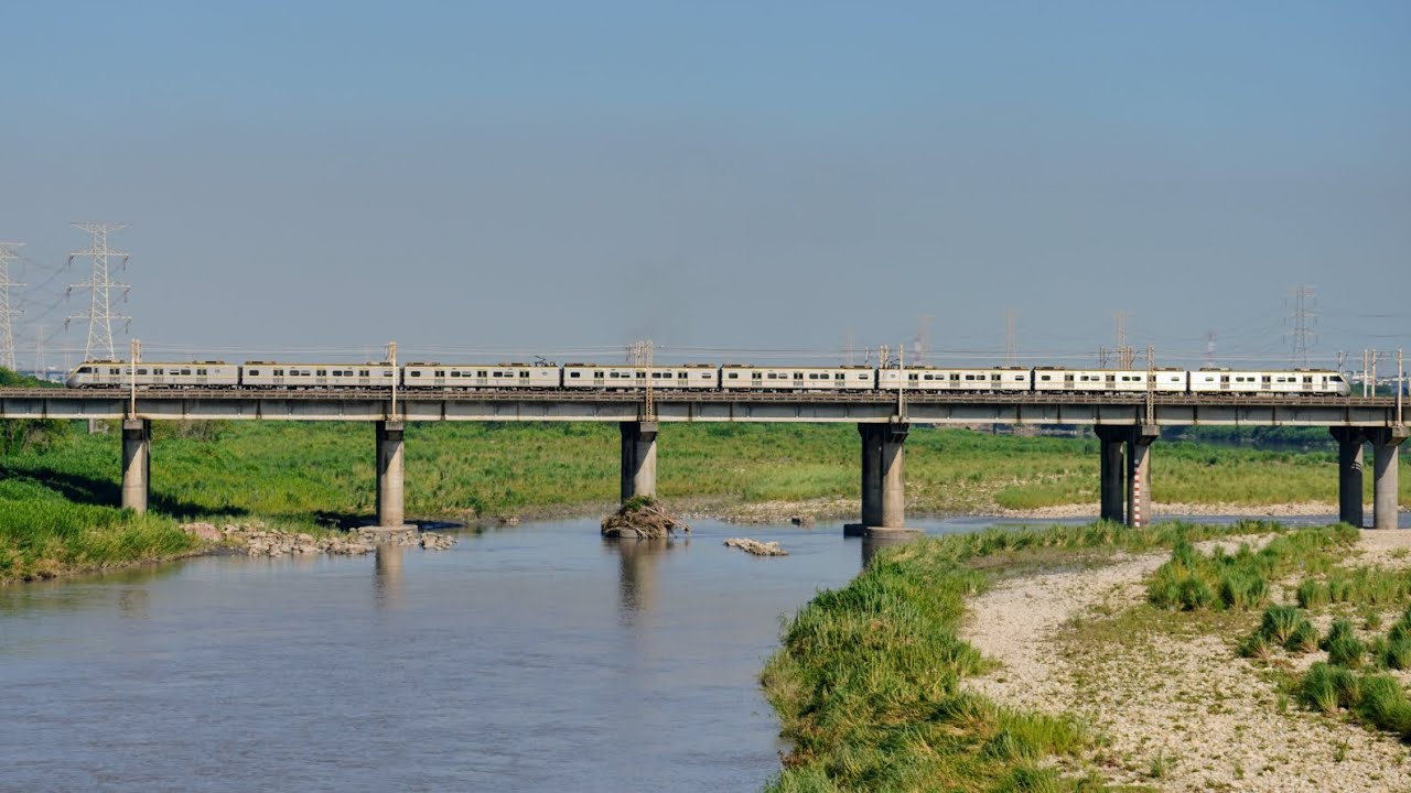 台鐵 2146次 區間車 彰化往台中 EMU801+EMU802 通過大肚溪橋