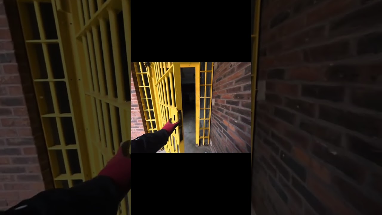 Solo Exploring the Abandoned Reading Prison – 5 Hours Locked Inside a Maze! 🏚️