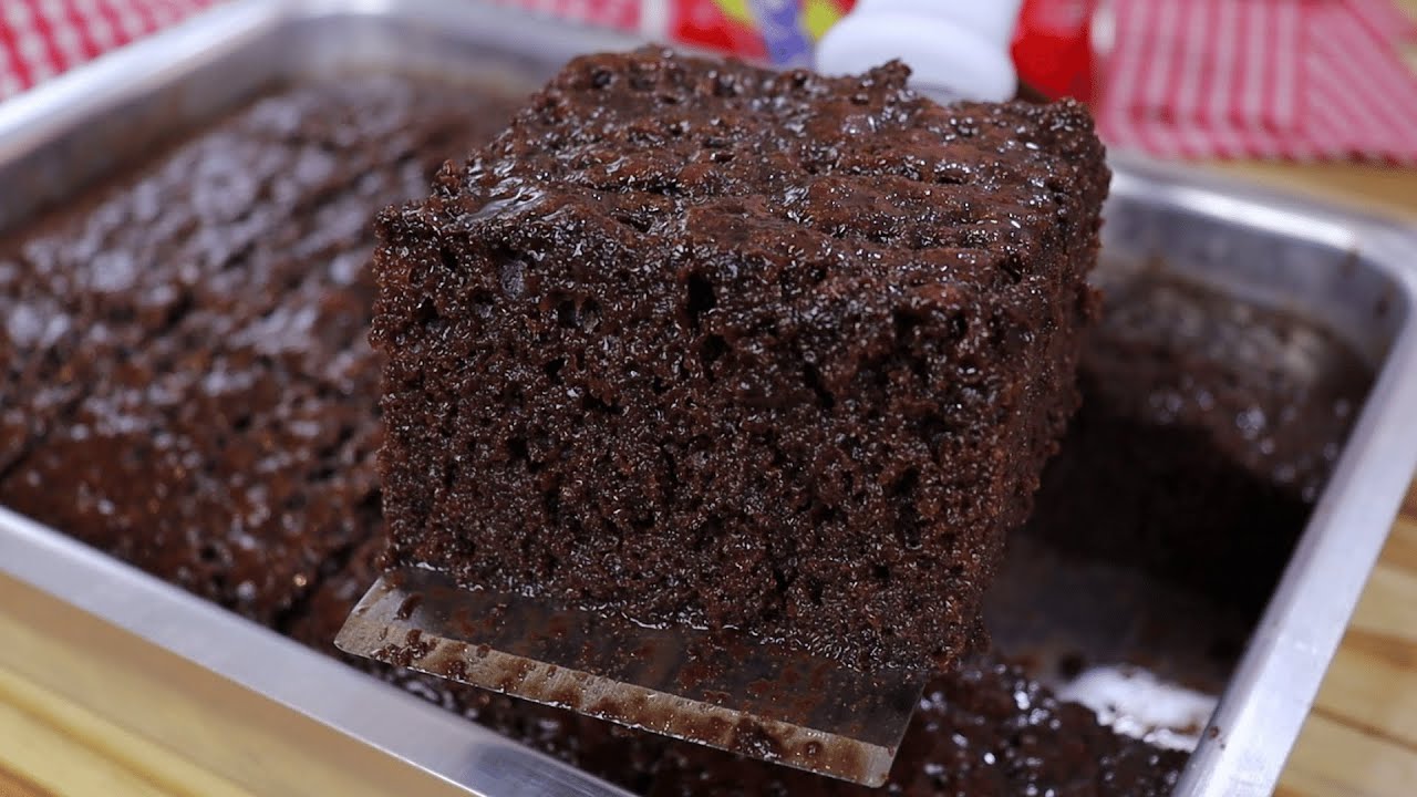 ESSE É O BOLO DE CHOCOLATE MAIS FÁCIL, DELICIOSO E MOLHADINHO