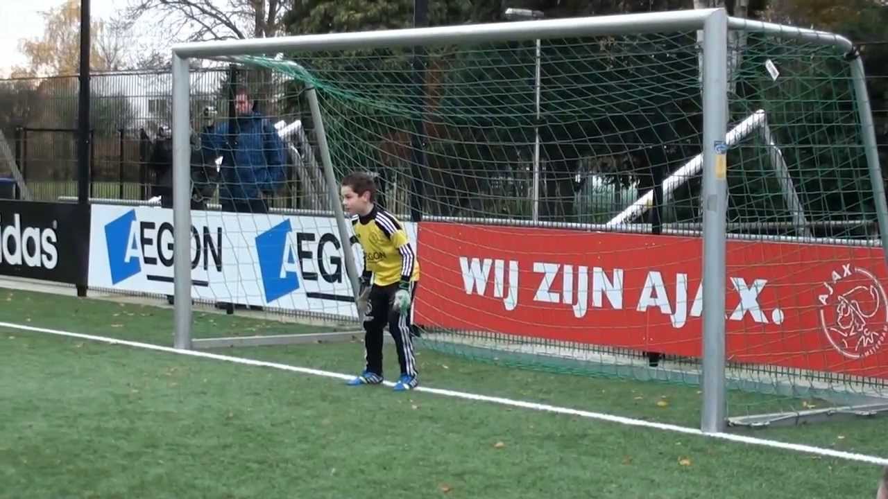 Bekerwedstrijd AJAX F2 - Jong Aalsmeer United F1 op 23-11-2013