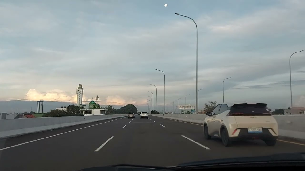 KE STASIUN KERETA CEPAT WHOOSH JAKARTA - BANDUNG & BANDARA HALIM DAPAT DITEMPUH VIA TOL BECAKAYU