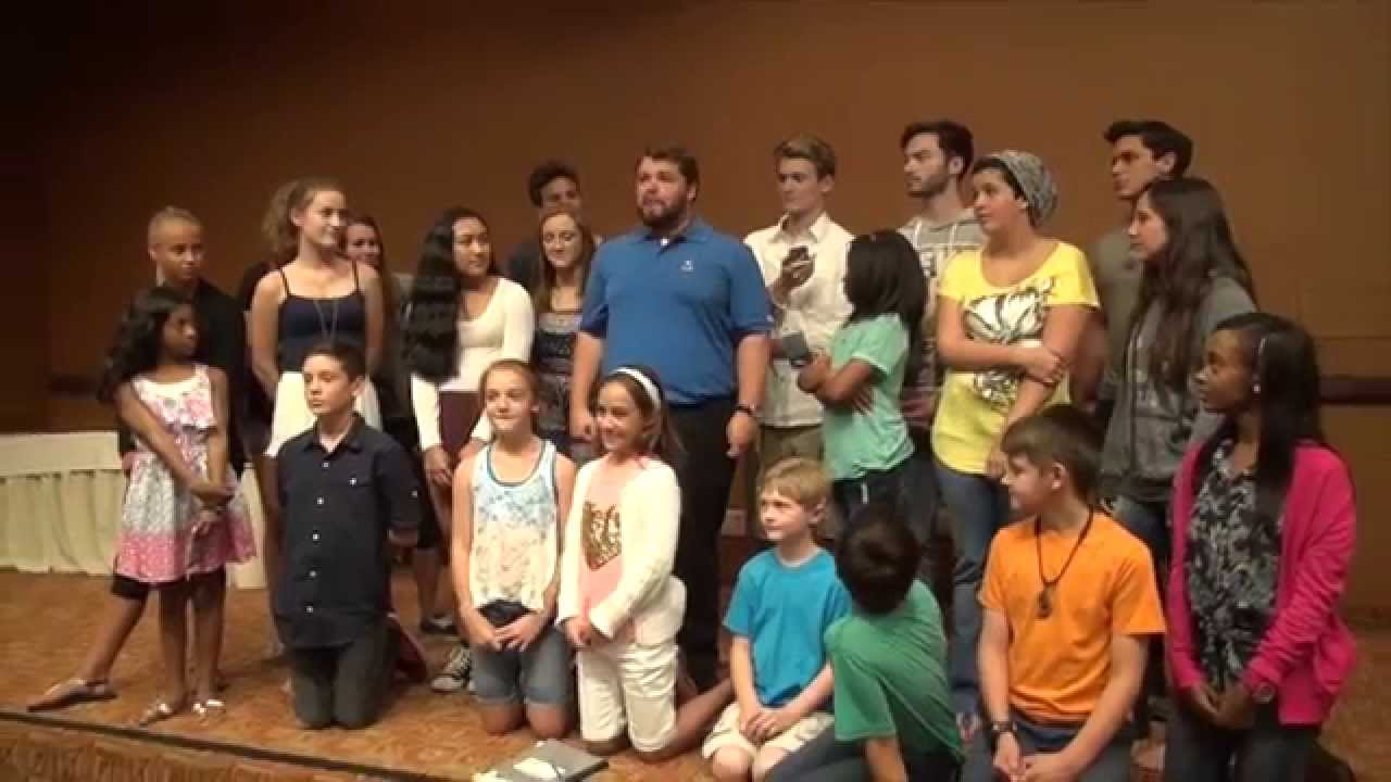 Brian Hull sings 