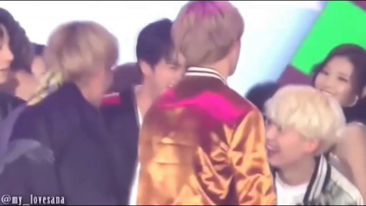 Taehyung × Sana || Taesana Moment