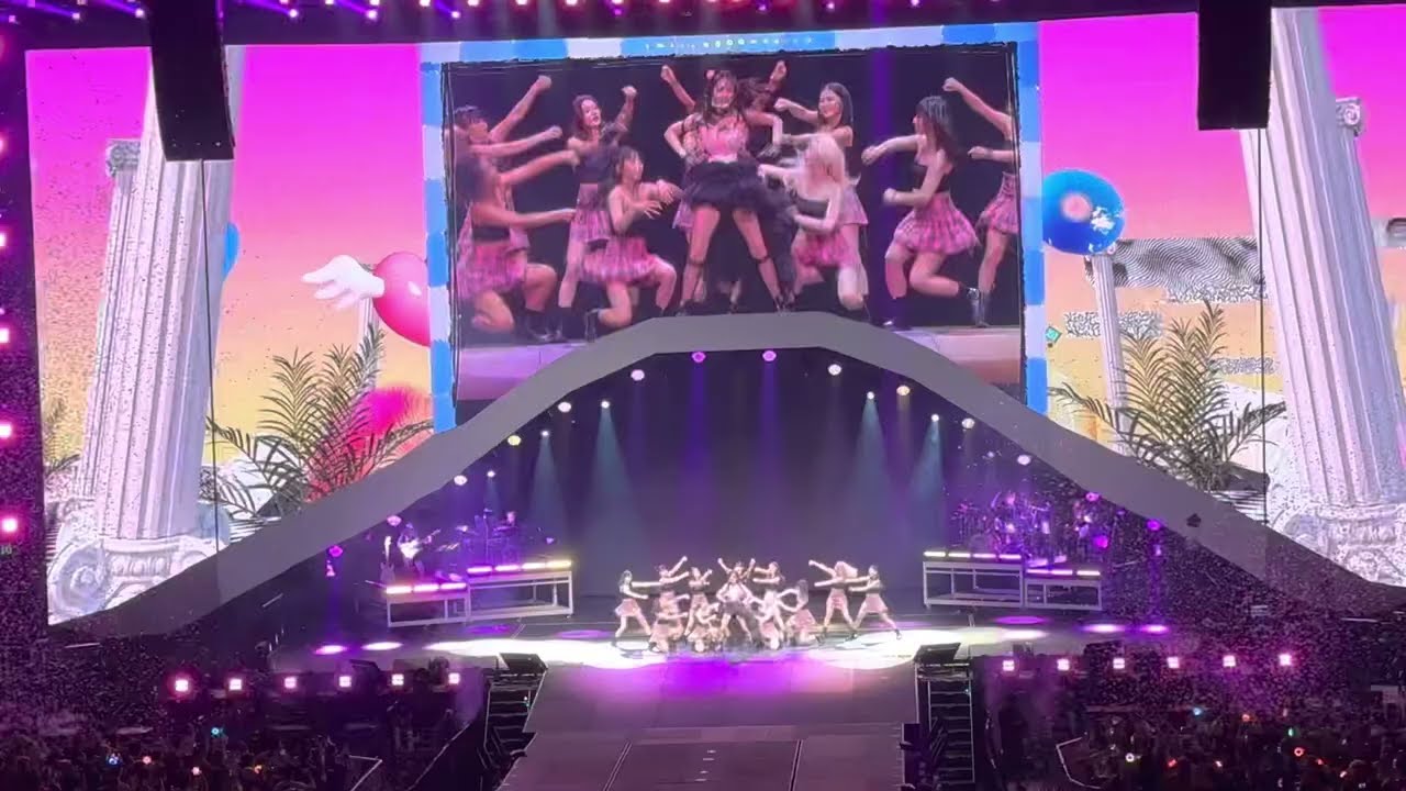 트와이스 TWICE in Sydney Day 1 - Nayeon Pop!