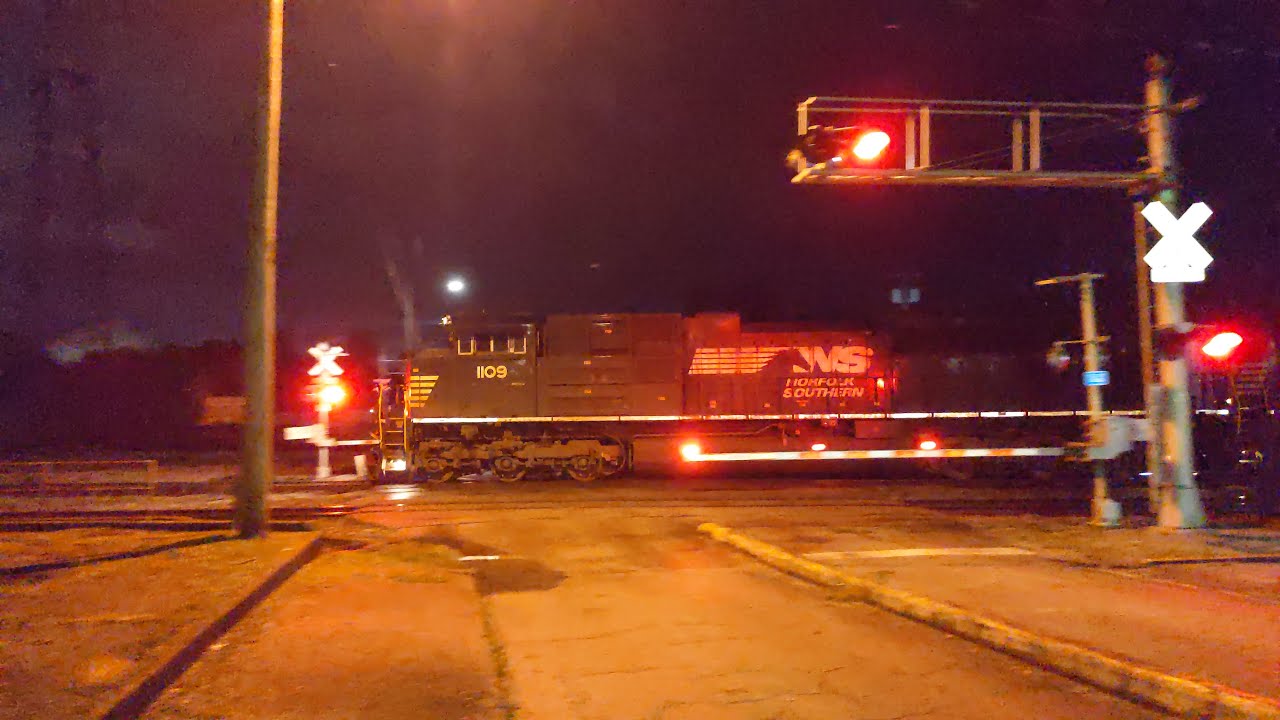 NS 1109 and NS 4589 pull NS 287 Through Decatur, AL